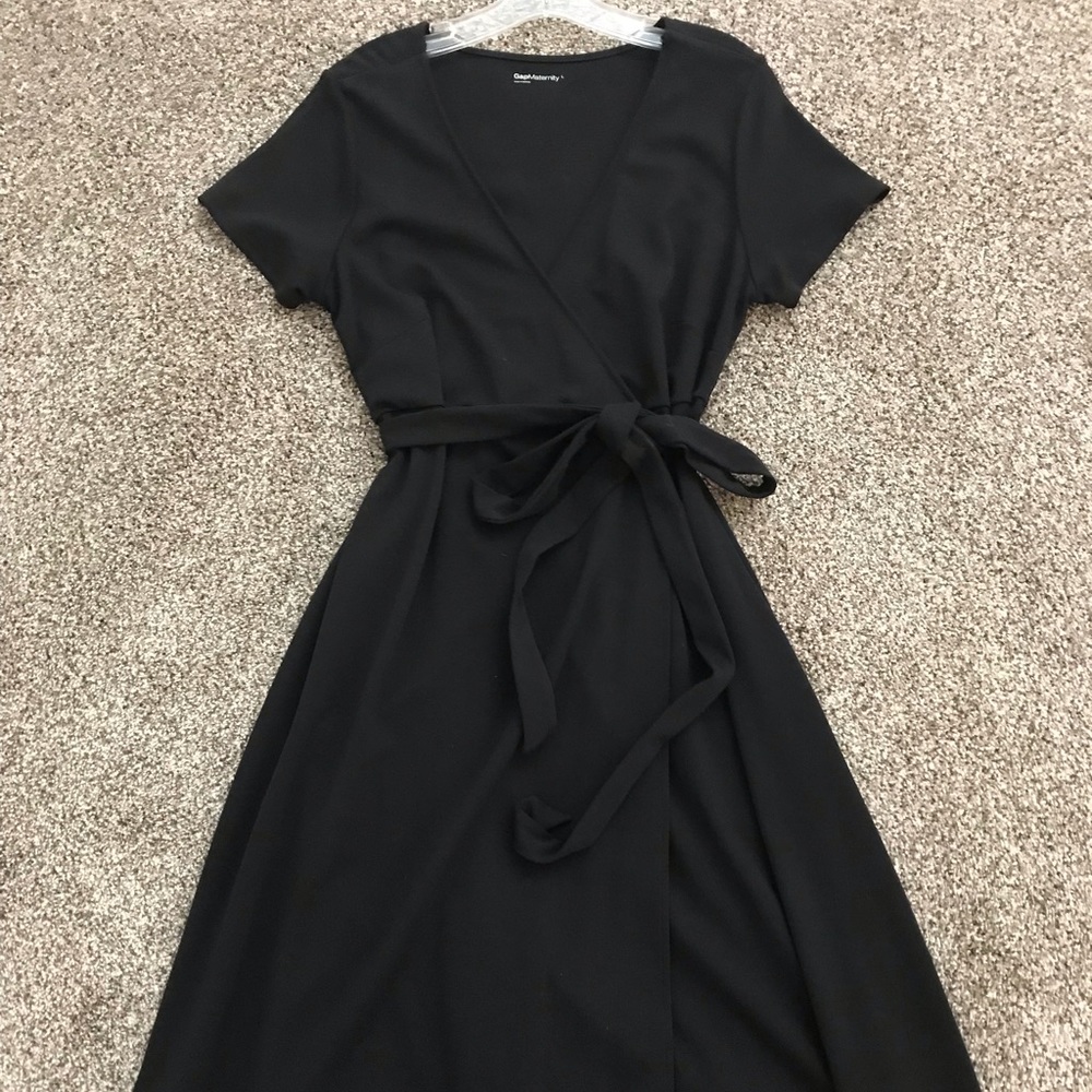 GAP maternity wrap dress size L in black